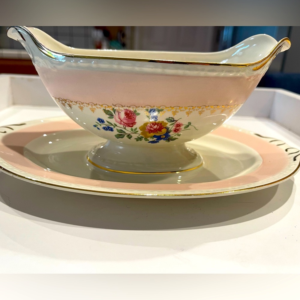 Homer Laughlin Gravy Boat W/ Under Plate